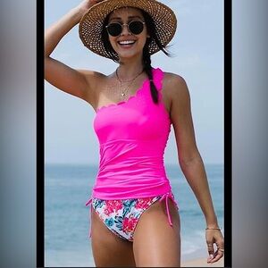 Women’s Beachsissi Swimsuit Top Size Medium NWT